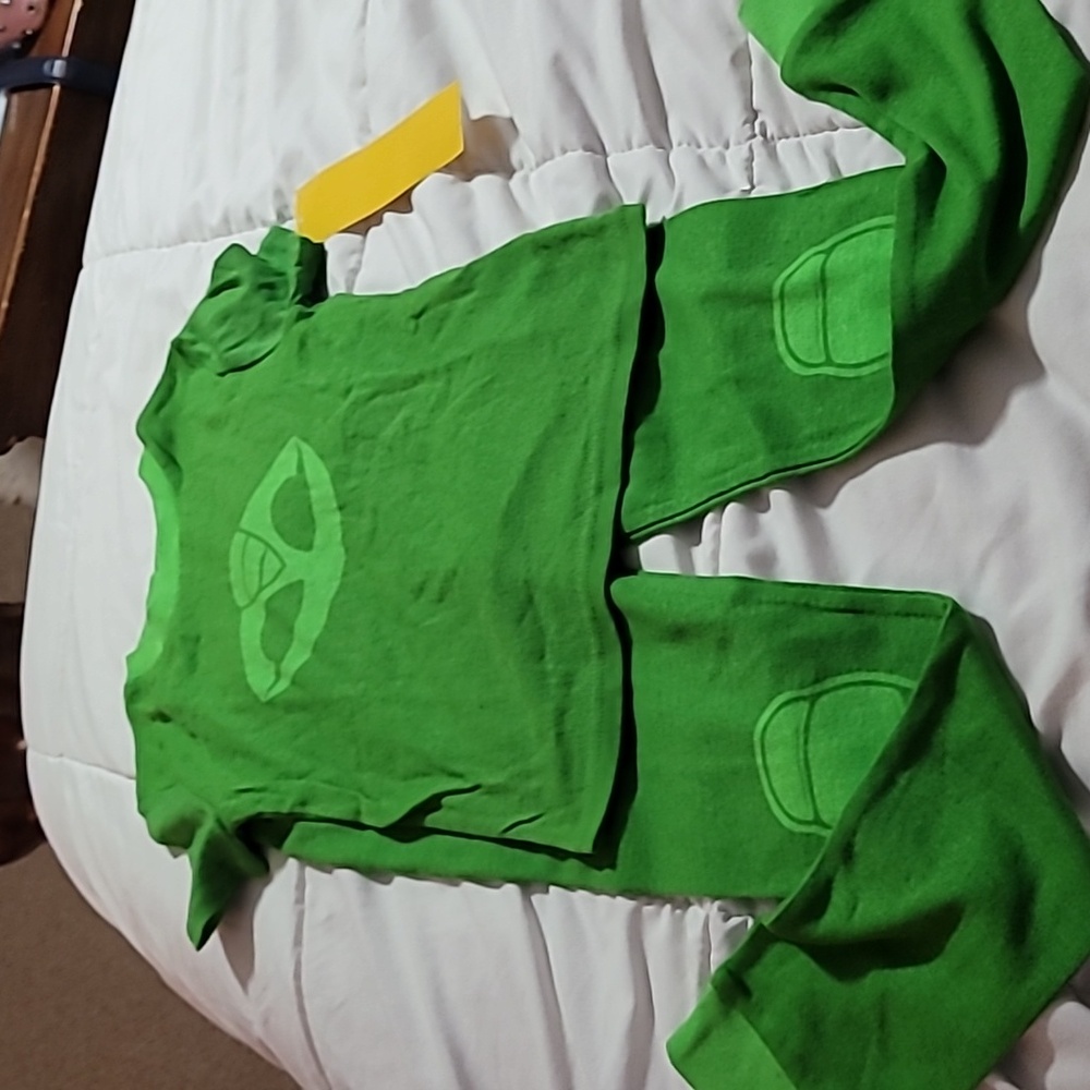 Gekko Pajama Set NWT